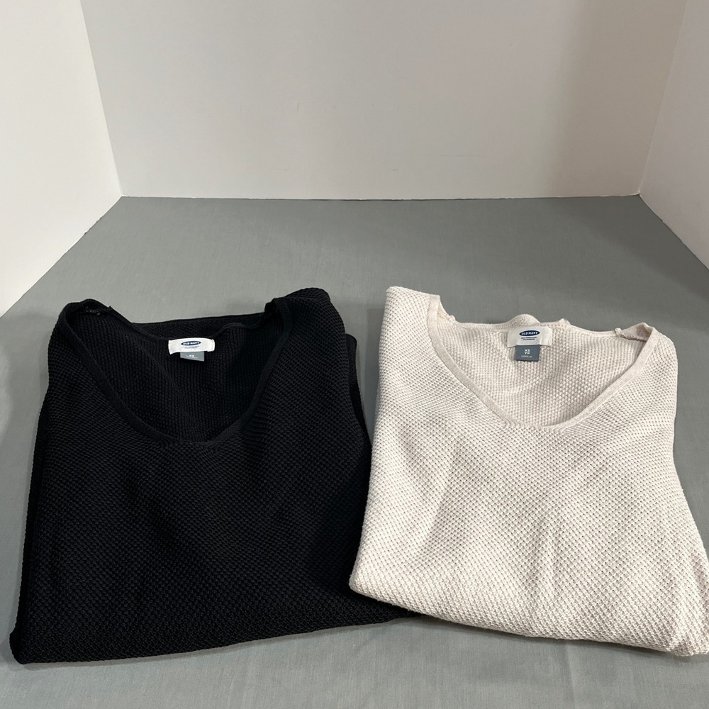 Old Navy Sweaters‎ Women XS Black Cream V-Neck Long Sleeve Pullover Bundle of 2